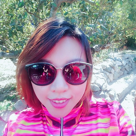 Meet your Posher, Joanna - Picture 1 of 1